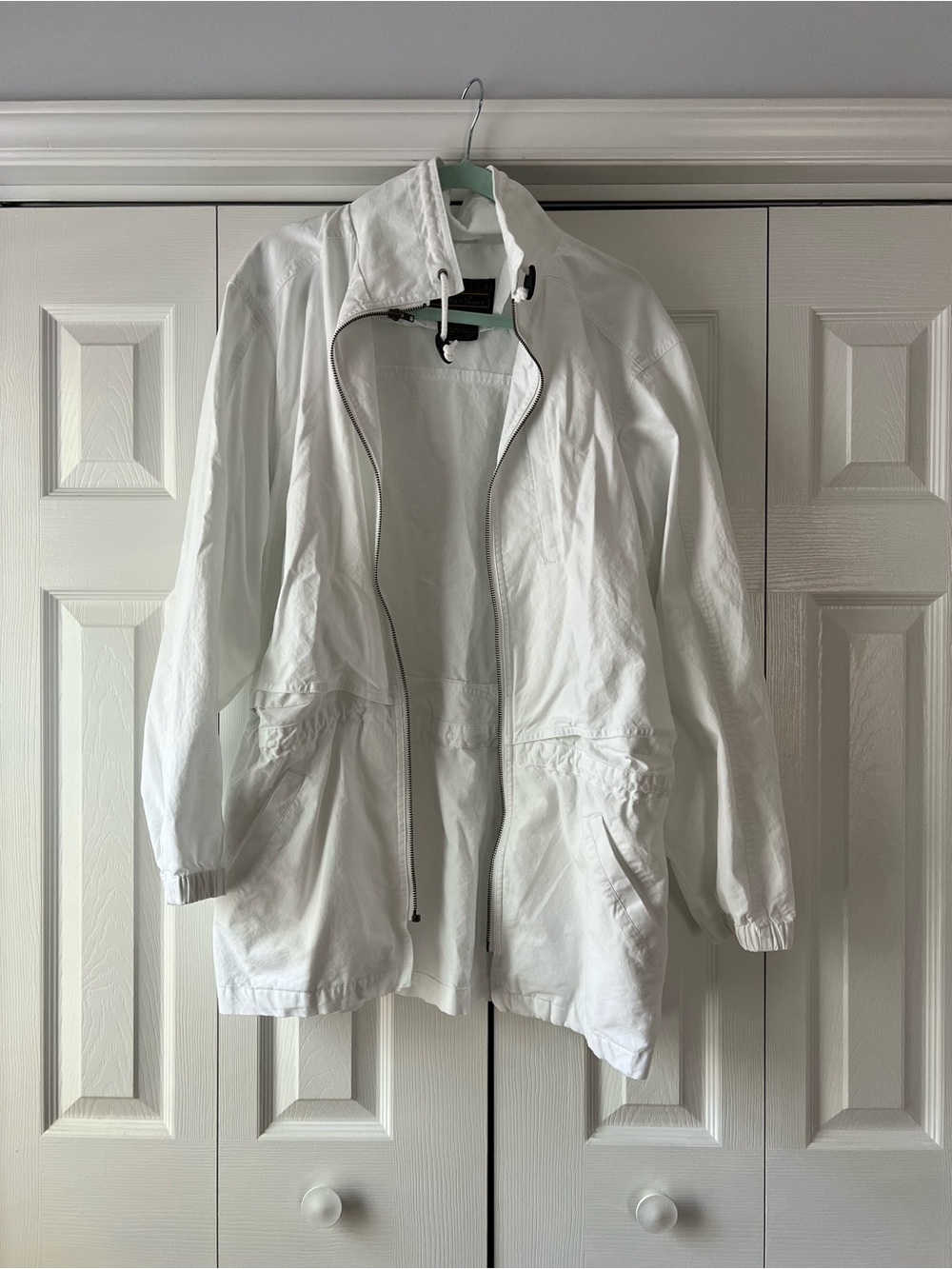 Eddie Bauer | Men’s Lightweight 100% Cotton Hooded Jacket